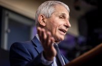 Головний інфекціоніст США заявив, що омікрон "майже напевно" не тяжчий за дельту