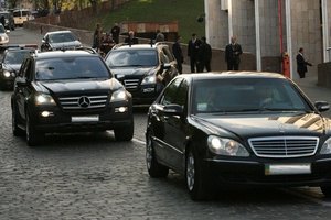 Власти продадут на аукционе 73 правительственных автомобиля