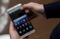 Разведка США рекомендовала американцам отказаться от телефонов ZTE и Huawei из-за риска шпионажа