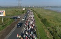 Московский патриархат в Одессе устроил многолюдный крестный ход, заблокировав движение на Объездной дороге