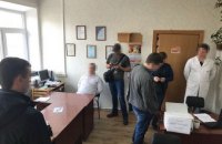 Сотрудник Департамента здравоохранения КГГА и врач-ортопед попались на взятке