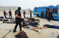 Полиция задержала десятки человек возле застройки на Осокорках (обновлено)