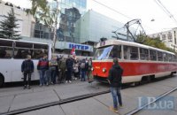 Противникам телеканала "Интер" не дали спилить забор у редакции