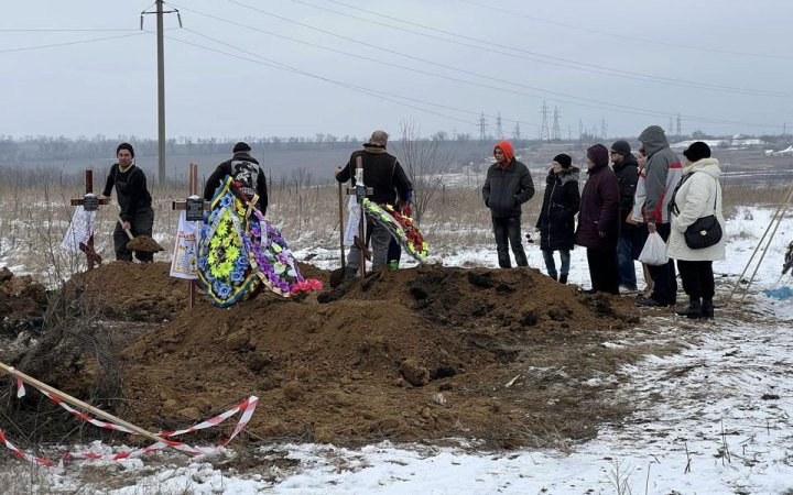 В Ізюмі почали перепоховання жертв росіян із масового захоронення