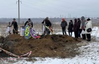 В Ізюмі почали перепоховання жертв росіян із масового захоронення