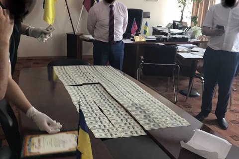 ​Голова РДА в Хмельницькій області вимагав понад $30 тис. хабара за документацію про земділянки