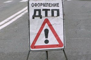 В Белой Церкви микроавтобус столкнулся с локомотивом: три человека погибло