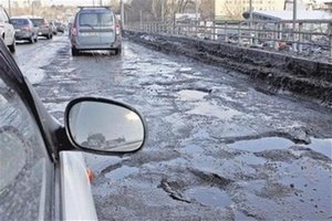 Луганский губернатор пожаловался Януковичу, что "снег сошел вместе с асфальтом"