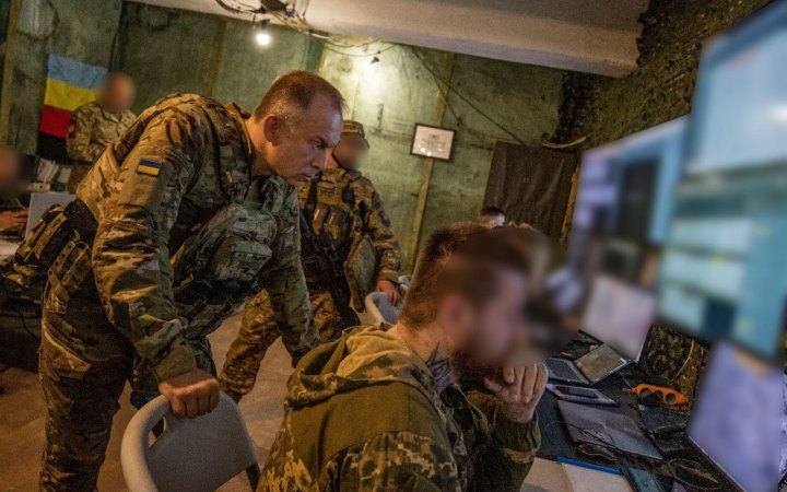 Ситуація на сході загострилася, росіяни активізували штурми з технікою, – Сирський