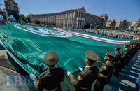 В Киеве развернули самый большой в мире флаг Свободной Ичкерии