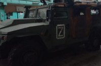 У Мелітополі російський бронеавтомобіль протаранив цивільне авто