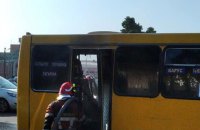 У Києві на станції метро "Лісова" загорілася маршрутка