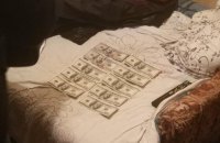 Слідчий київської поліції вкрав у свого колеги долари-речові докази