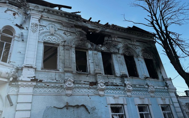 Окупанти вдарили дроном по бібліотеці у центрі Новгород-Сіверського
