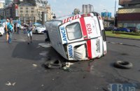 В Киеве перевернулась скорая с младенцем (добавлены фото)