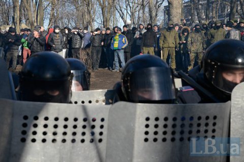 ГПУ завершила расследование по делу милиционеров, которые выдавали оружие "титушкам"