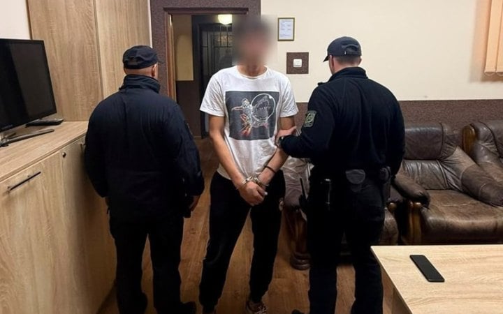 У пункті пропуску "Краківець" затримали 20-річного українця, який був у розшуку за крадіжку. Він прямував в Україну