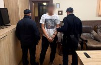 У пункті пропуску "Краківець" затримали 20-річного українця, який був у розшуку за крадіжку. Він прямував в Україну