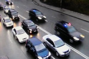 Киевская ГАИ задержала автобусы одесских торговцев, ехавших к Азарову