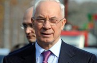 Азаров пообещал повысить зарплаты и тарифы