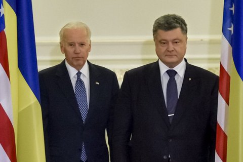 Порошенко созвонился с Байденом в связи с крымскими событиями