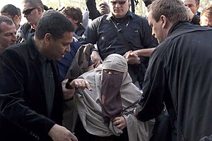 Во Франции за ношение паранджи задержана первая "преступница"