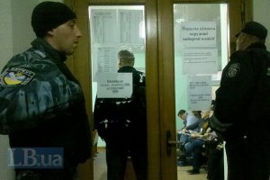 В скандальном округе №11 избили журналистов ТВі
