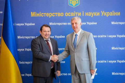 Нацбанк официально передал ведомственные вузы Министерству образования 