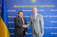 Нацбанк официально передал ведомственные вузы Министерству образования 