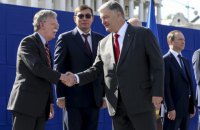 Порошенко поблагодарил Болтона за поддержку в борьбе против российской агрессии
