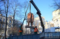 У Києві демонтують пам'ятник Чкалову