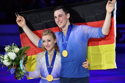 Алена Савченко выиграла чемпионат мира по фигурному катанию