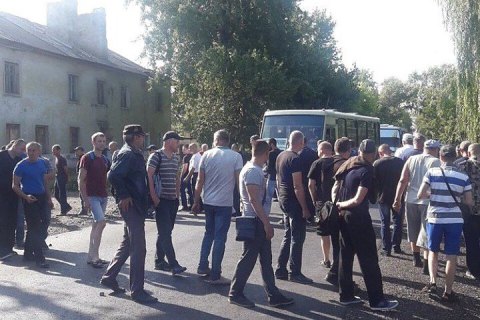 Горняки из шахты "Кураховская" снова протестуют из-за невыплаты зарплат  