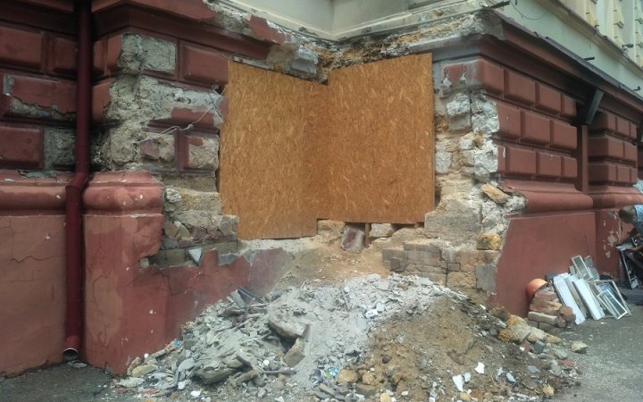 Зранку російські війська знову атакували Херсон, поранено чоловіка