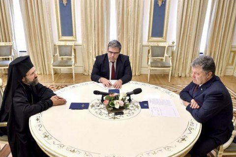Порошенко обговорив питання помісної церкви з представником вселенського патріарха