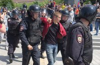 В России начались задержания на митингах Навального