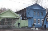 В одном из городов-организаторов ЧМ-2018 в окнах домов рисуют счастливых людей