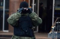 "Правый сектор" заблокировал бывших "беркутовцев", требуя извинений