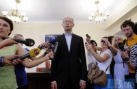 Яценюк хочет установить с Россией новый тип отношений