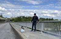 "Минера" моста Метро в Киеве перевели в психбольницу из-за риска суицида