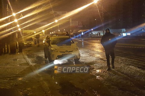 Чоловік кинув вибуховий пристрій у київських поліцейських