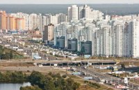 В Киеве мужчина прыгнул с моста и попал под машину