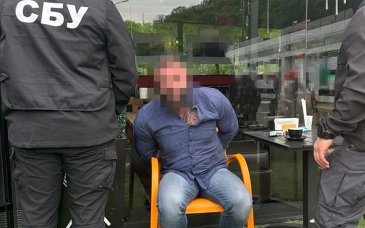 У Києві громадянин РФ і чиновник КОВА продавали чоловікам фіктивні документи для виїзду за кордон, — СБУ
