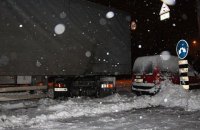 У трьох західних областях обмежили рух через снігопад