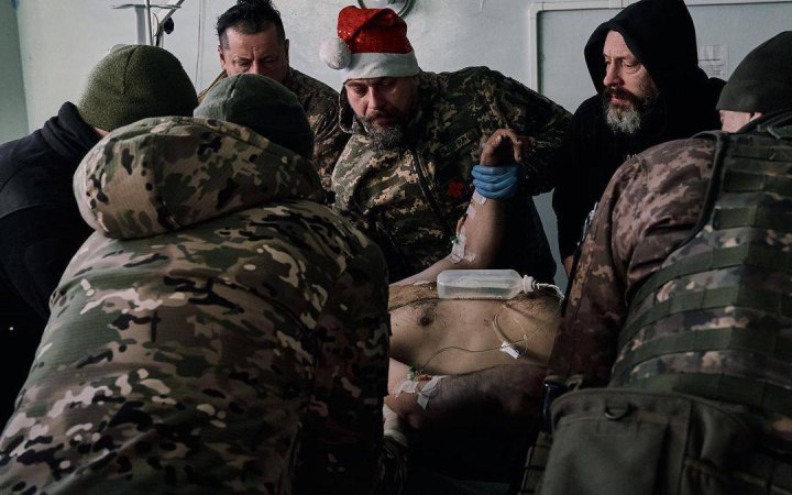 Міноборони планує у цьому році відійти від практики, коли аптечки привозять на фронт волонтери