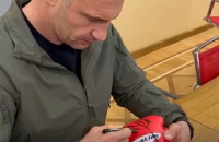 Боксерські рукавиці з автографом Віталія Кличка розіграють серед учасників збору на бандерпечі