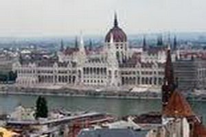 У единственной оппозиционной радиостанции в Венгрии отобрали частоту