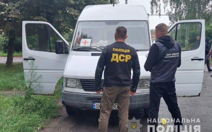 На Хмельниччині шахраї продавали бронежилети та авто, які мали відправляти на фронт
