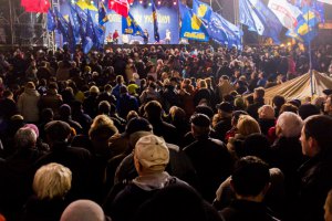 ​2 тысячи продолжают митинговать на Европейской площади 