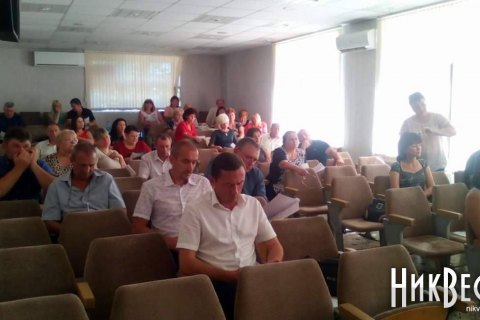 На сессии Николаевского райсовета депутату сломали руку